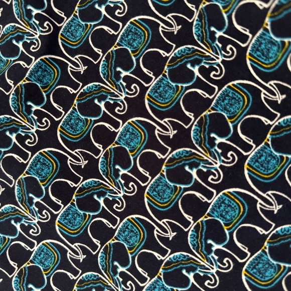 Crown & Ivy Women’s Elephant Patterned Shorts Size 12 Navy Blue Green Preppy - Picture 2 of 7